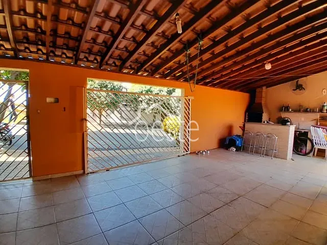 Casa com 210m² 4 quartos e 2 banheiros, à venda, no bairro Conjunto Habitacional 31 de Março (COHAB) em Santa Bárbara D'Oeste
