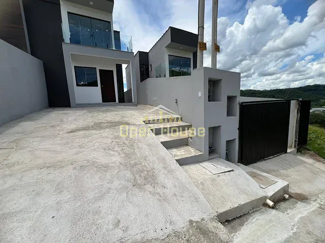 Casa com 150m² 3 quartos e 3 banheiros, à venda, no bairro Colônia Santo Antônio em Barra Mansa