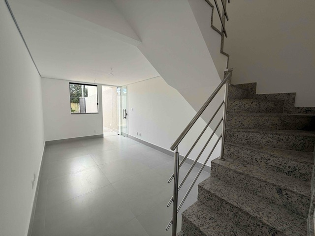 Casa com 122m² 2 quartos e 3 banheiros, à venda, no bairro Santa Mônica em Belo Horizonte
