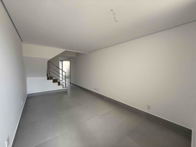 Casa com 122m² 2 quartos e 3 banheiros, à venda, no bairro Santa Mônica em Belo Horizonte