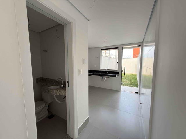 Casa com 122m² 2 quartos e 3 banheiros, à venda, no bairro Santa Mônica em Belo Horizonte