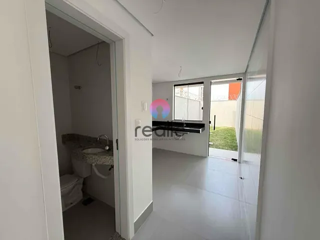 Casa com 122m² 2 quartos e 3 banheiros, à venda, no bairro Santa Mônica em Belo Horizonte