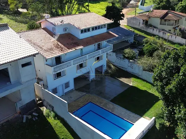 Casa com 1600m² 4 quartos e 6 banheiros, para alugar, no bairro Jardim Santos Reis em Piracaia