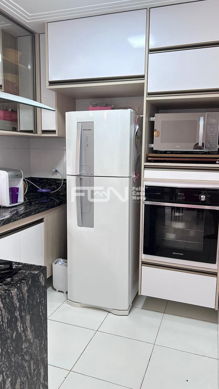Casa à venda com 4 quartos, 100m² - Foto 4