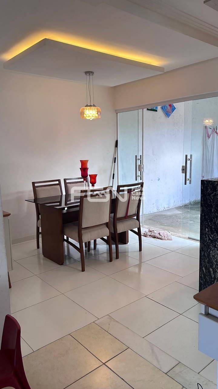 Casa à venda com 4 quartos, 100m² - Foto 3