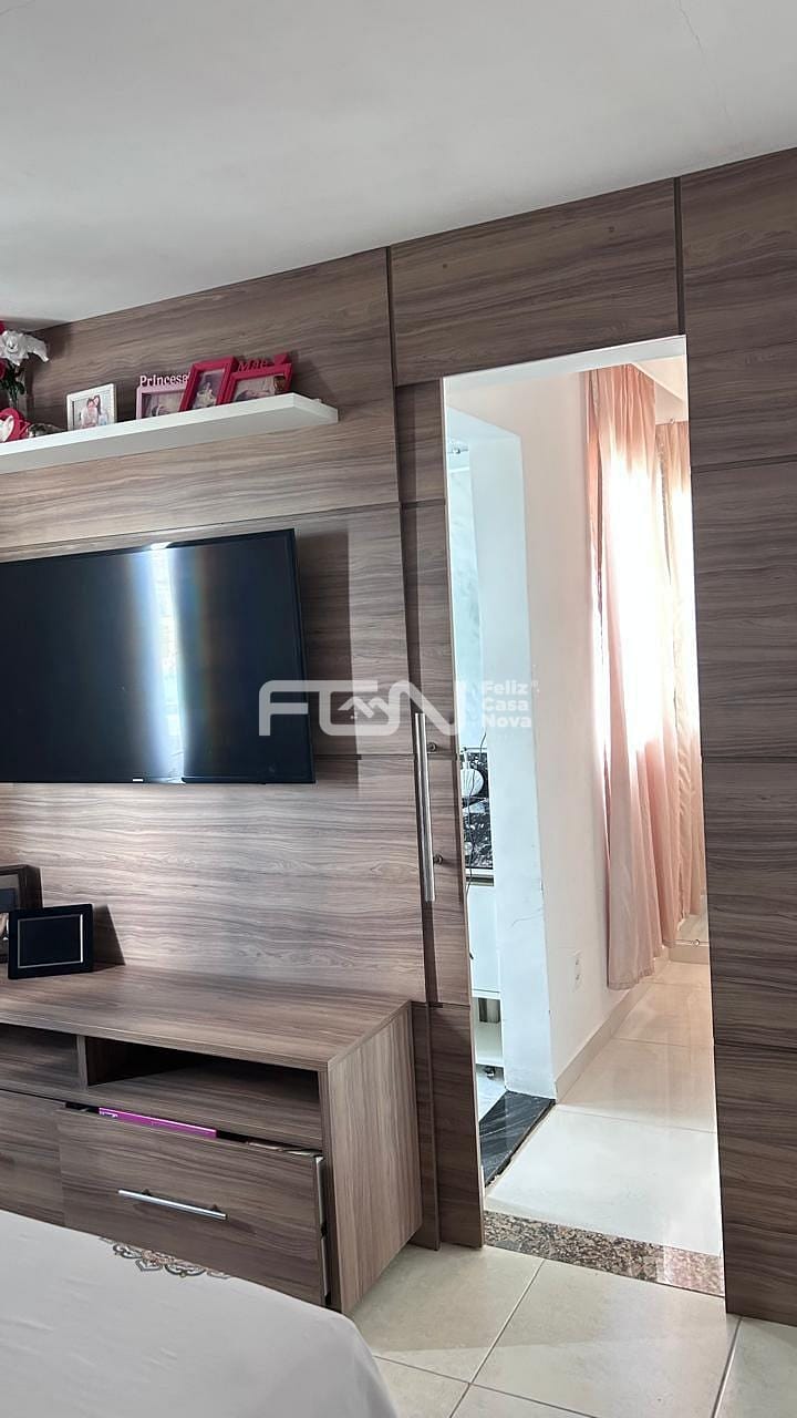 Casa à venda com 4 quartos, 100m² - Foto 2