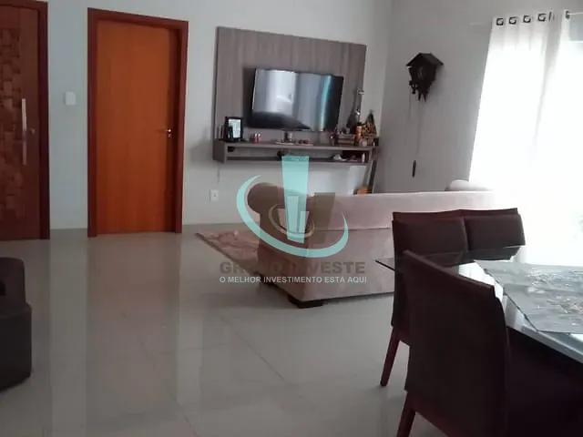 Casa com 241m², à venda, no bairro JARDIM ELIANA em ARARAQUARA