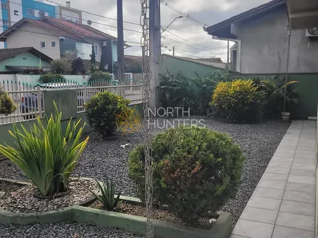 Casa com 130m² 3 quartos e 2 banheiros, à venda, no bairro Jardim Iririú em Joinville