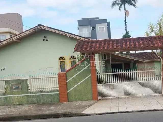Casa com 130m² 3 quartos e 2 banheiros, à venda, no bairro Jardim Iririú em Joinville