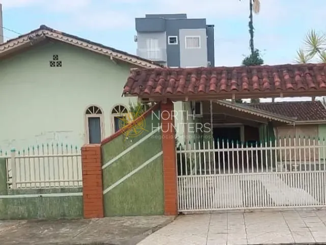 Casa com 130m² 3 quartos e 2 banheiros, à venda, no bairro Jardim Iririú em Joinville