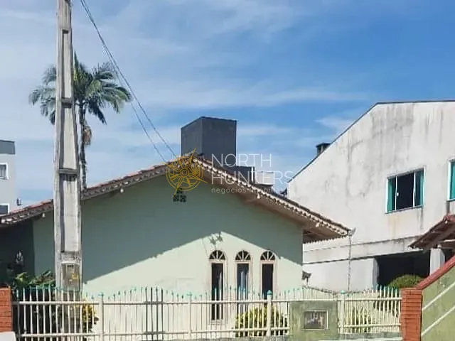 Casa com 130m² 3 quartos e 2 banheiros, à venda, no bairro Jardim Iririú em Joinville