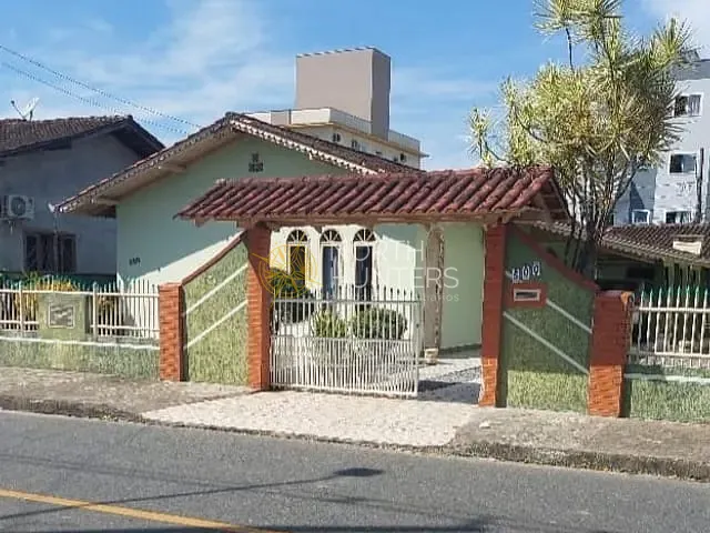 Casa com 130m² 3 quartos e 2 banheiros, à venda, no bairro Jardim Iririú em Joinville