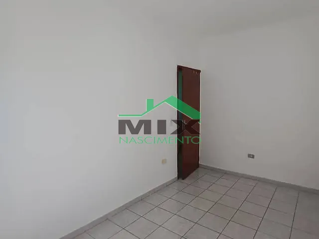 Casa 2 quartos e 2 banheiros, para alugar, no bairro Campanário em Diadema