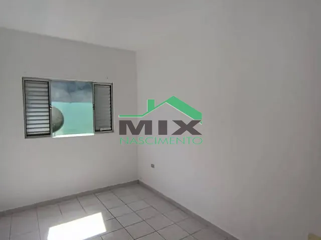 Casa 2 quartos e 2 banheiros, para alugar, no bairro Campanário em Diadema