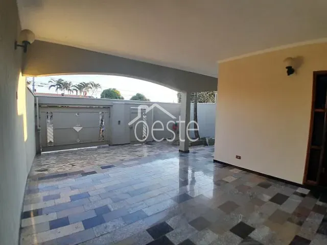 Casa com 250m² 3 quartos e 3 banheiros, à venda, no bairro Centro em Santa Bárbara D'Oeste