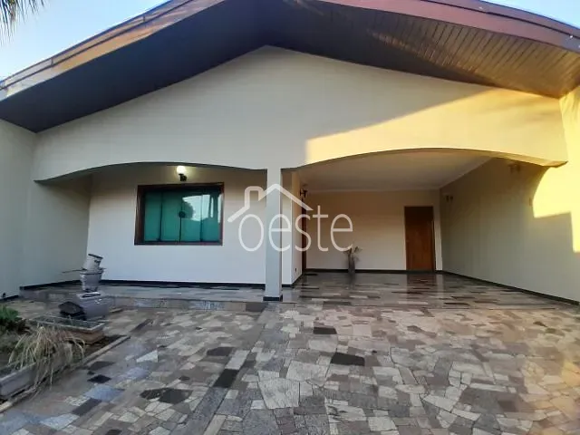 Casa com 250m² 3 quartos e 3 banheiros, à venda, no bairro Centro em Santa Bárbara D'Oeste