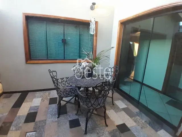 Casa com 250m² 3 quartos e 3 banheiros, à venda, no bairro Centro em Santa Bárbara D'Oeste