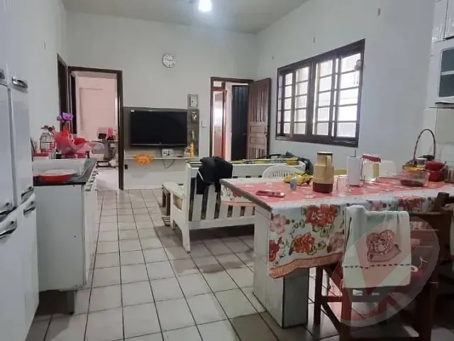 Casa com 276m² 3 quartos e 2 banheiros, à venda, no bairro Caiçara em Praia Grande