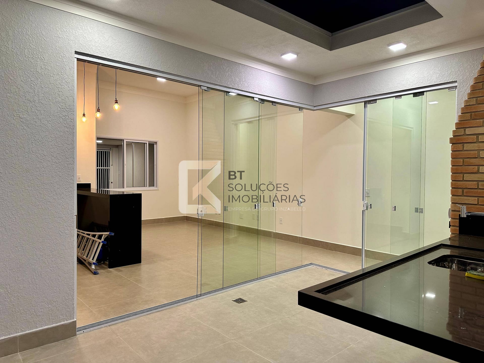 Casa à venda com 3 quartos, 99m² - Foto 9