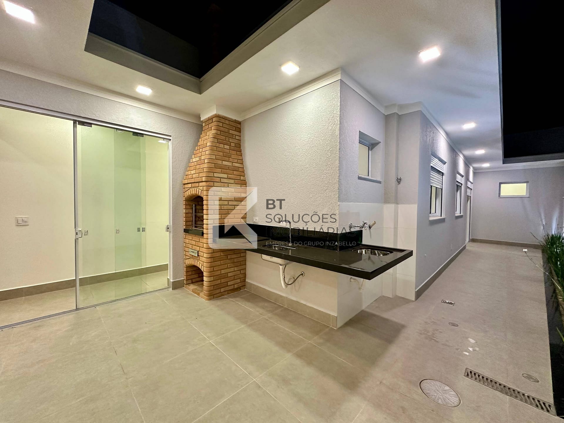 Casa à venda com 3 quartos, 99m² - Foto 4