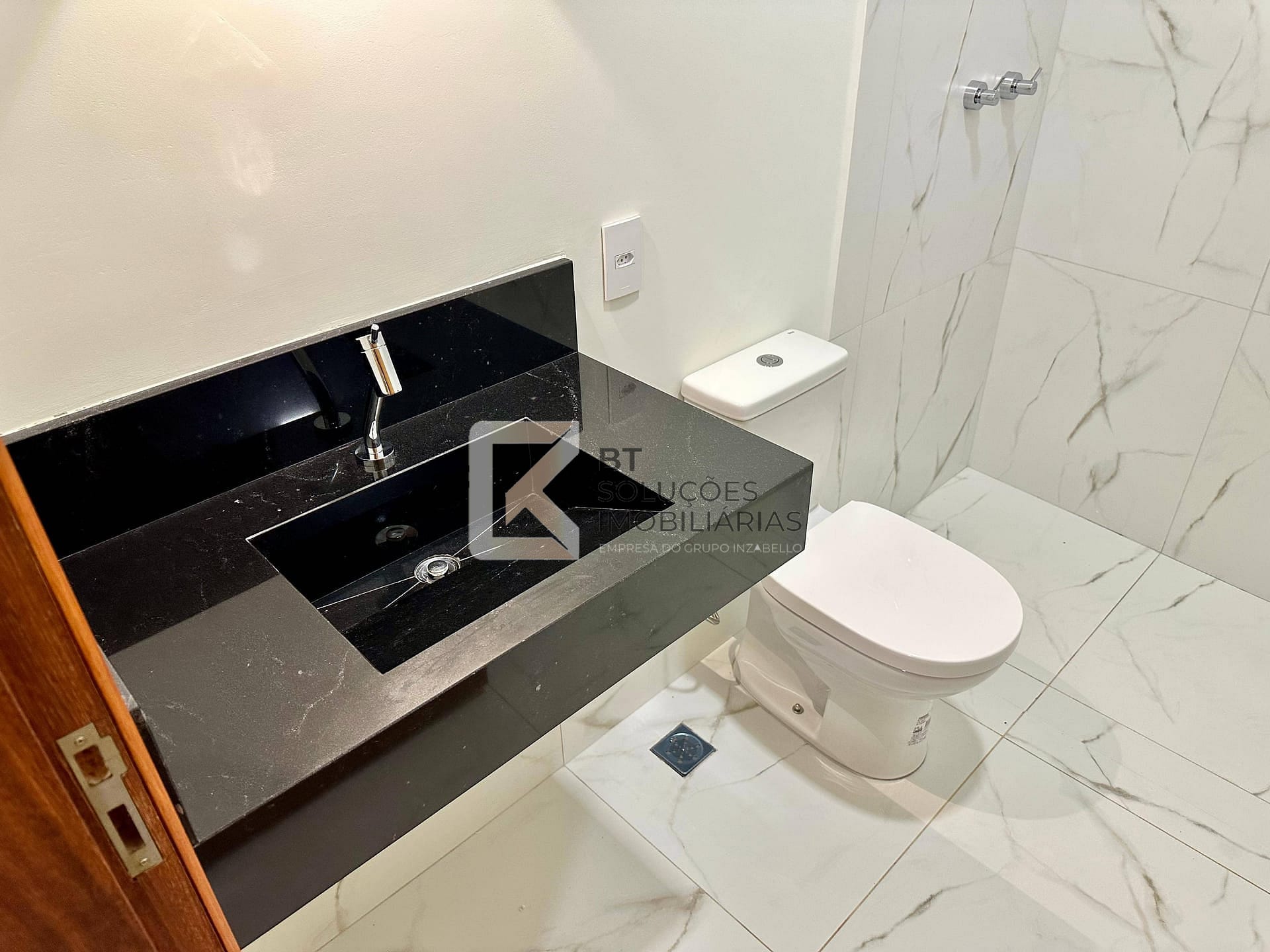 Casa à venda com 3 quartos, 99m² - Foto 14