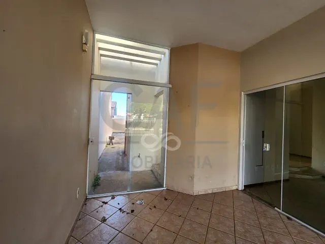 Casa com 300m² 3 quartos e 2 banheiros, à venda, no bairro Morada das Flores em Holambra