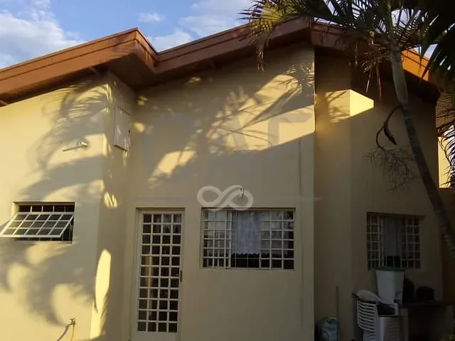 Casa com 300m² 3 quartos e 2 banheiros, à venda, no bairro Morada das Flores em Holambra