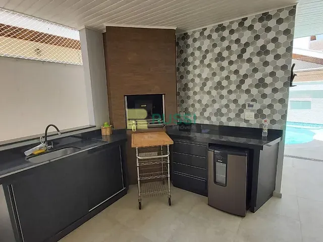 Casa com 393m² 3 quartos e 4 banheiros, à venda, no bairro Urbanova em São José dos Campos