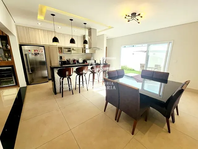 Casa com 300m², à venda, no bairro Condomínio Ouro Ville em Taubaté
