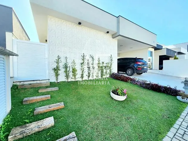 Casa com 300m², à venda, no bairro Condomínio Ouro Ville em Taubaté