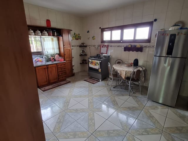 Casa com 504m² 3 quartos e 2 banheiros, à venda, no bairro Três Vendas em Pelotas