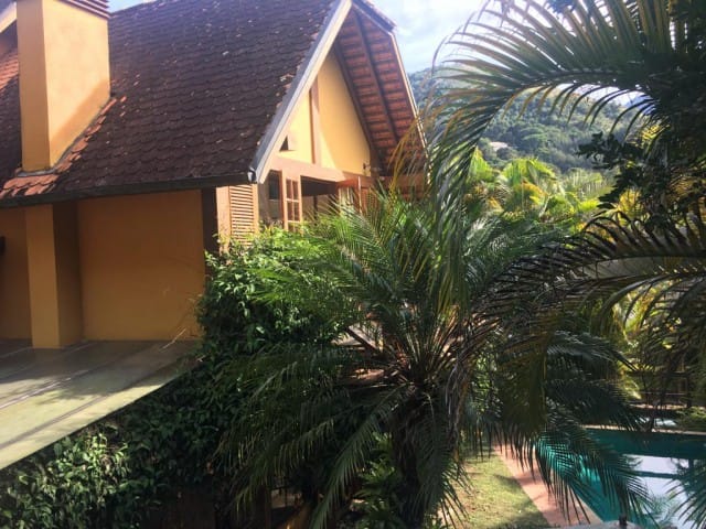 Casa à venda, no bairro Araras em Petrópolis