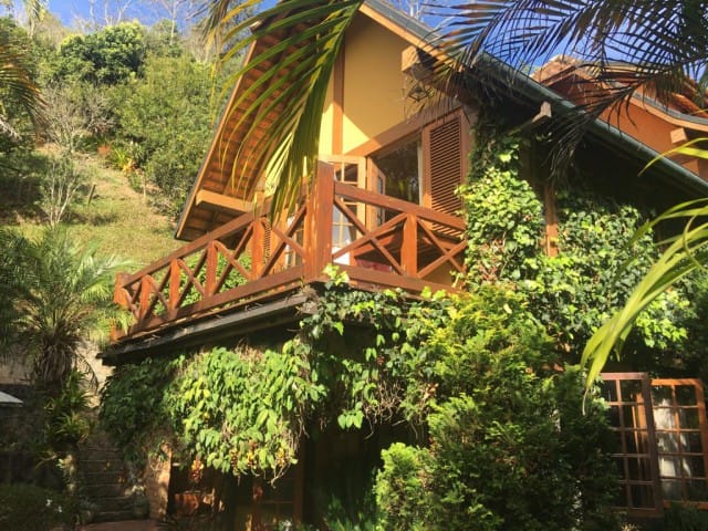 Casa à venda, no bairro Araras em Petrópolis
