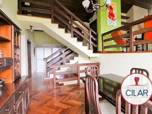 Casa 3 quartos e 4 banheiros, para alugar, no bairro Vista Alegre em Curitiba