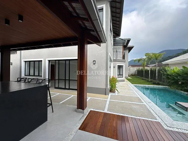Casa 4 quartos e 5 banheiros, à venda, no bairro Carlos Guinle em Teresópolis
