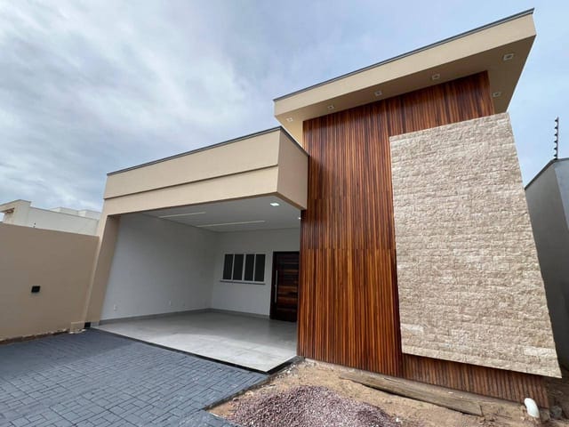 Casa com 300m² 3 quartos e 2 banheiros, à venda, no bairro Jardim Itália III em Sinop