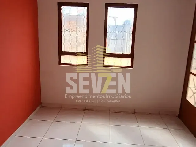 Casa com 225m² 3 quartos e 2 banheiros, à venda, no bairro Núcleo Habitacional Vereador Edson Francisco da Silva em Bauru