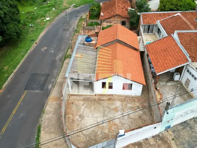 Casa com 225m² 3 quartos e 2 banheiros, à venda, no bairro Núcleo Habitacional Vereador Edson Francisco da Silva em Bauru