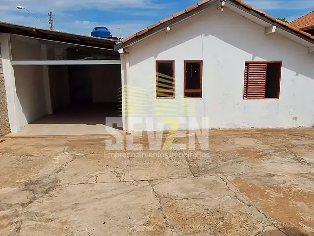 Casa com 225m² 3 quartos e 2 banheiros, à venda, no bairro Núcleo Habitacional Vereador Edson Francisco da Silva em Bauru
