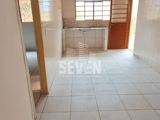 Casa com 225m² 3 quartos e 2 banheiros, à venda, no bairro Núcleo Habitacional Vereador Edson Francisco da Silva em Bauru
