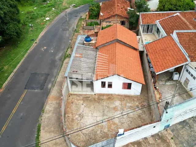 Casa com 225m² 3 quartos e 2 banheiros, à venda, no bairro Núcleo Habitacional Vereador Edson Francisco da Silva em Bauru