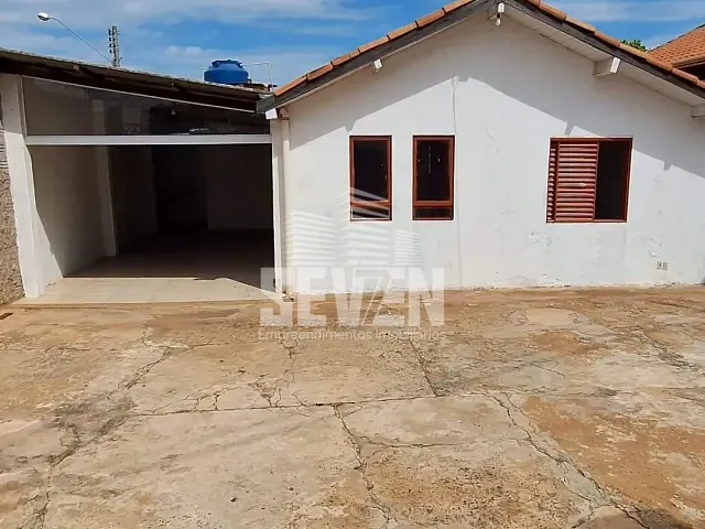 Casa com 225m² 3 quartos e 2 banheiros, à venda, no bairro Núcleo Habitacional Vereador Edson Francisco da Silva em Bauru