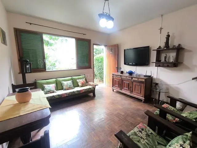 Casa com 236m² 3 quartos e 2 banheiros, à venda, no bairro Vale do Paraíso em Teresópolis