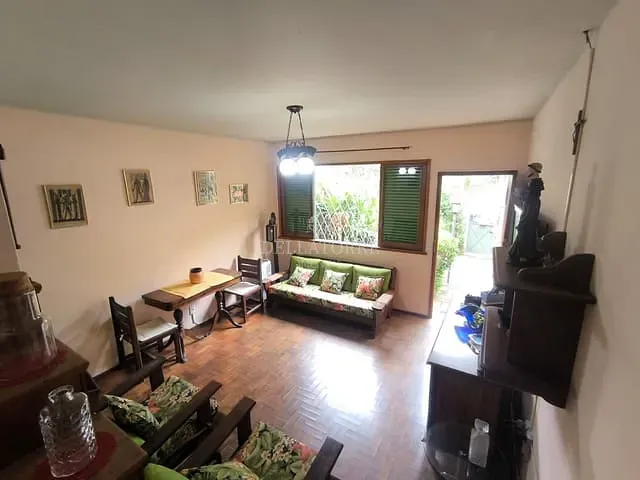 Casa com 236m² 3 quartos e 2 banheiros, à venda, no bairro Vale do Paraíso em Teresópolis