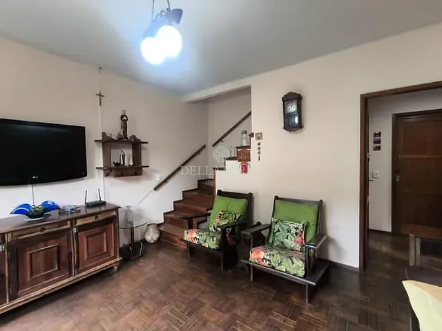 Casa com 236m² 3 quartos e 2 banheiros, à venda, no bairro Vale do Paraíso em Teresópolis