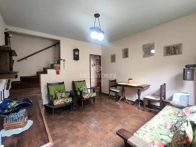 Casa com 236m² 3 quartos e 2 banheiros, à venda, no bairro Vale do Paraíso em Teresópolis