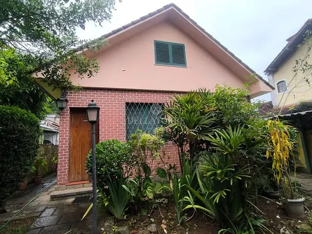 Casa com 236m² 3 quartos e 2 banheiros, à venda, no bairro Vale do Paraíso em Teresópolis
