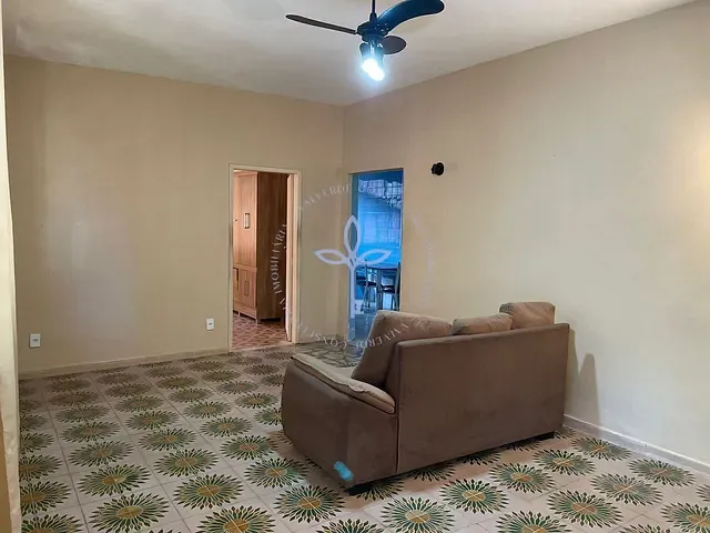 Casa 2 quartos e 2 banheiros, para alugar, no bairro Centro em Mangaratiba