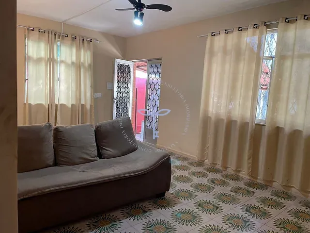 Casa 2 quartos e 2 banheiros, para alugar, no bairro Centro em Mangaratiba