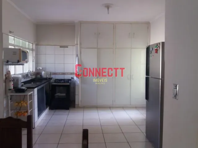 Casa com 282m² 3 quartos e 1 banheiro, à venda, no bairro Vila Tiberio em Ribeirão Preto